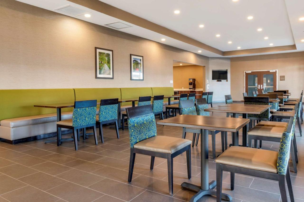 哈里斯堡西坎普希尔舒适套房酒店 Camp Hill 外观 照片